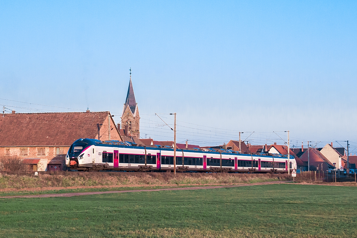  (20200207-170804_SNCF 85011L_Schwindratzheim_TER 830316_Strasbourg-Metz_am.jpg)