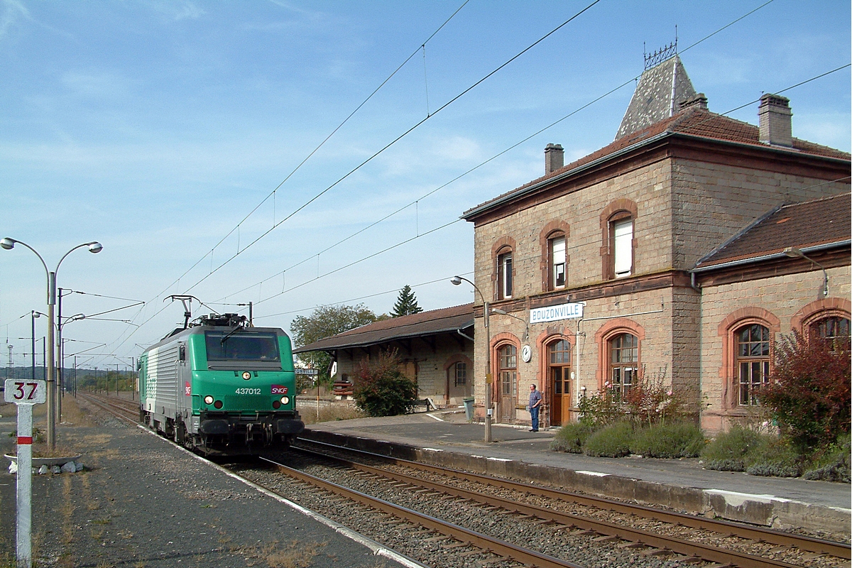  (20090928-140406_SNCF 437012_Bouzonville_b.jpg)