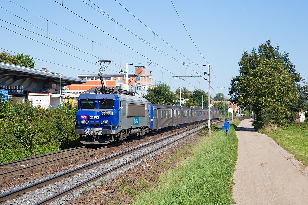  (20210903-152046_SNCF 22282_Hochfelden_TER 830120_Strasbourg-Saverne_am.jpg)