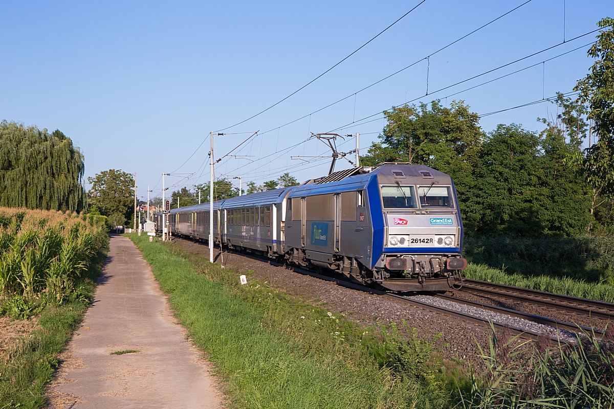  (20210903-184116_SNCF 26142_Hochfelden_TER 835026_Strasbourg-Nancy_a.jpg)