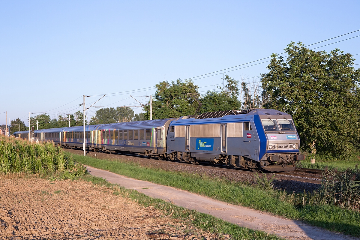  (20210903-191345_SNCF 26149_Hochfelden_TER 830138_Strasbourg-Sarrebourg_am.jpg)