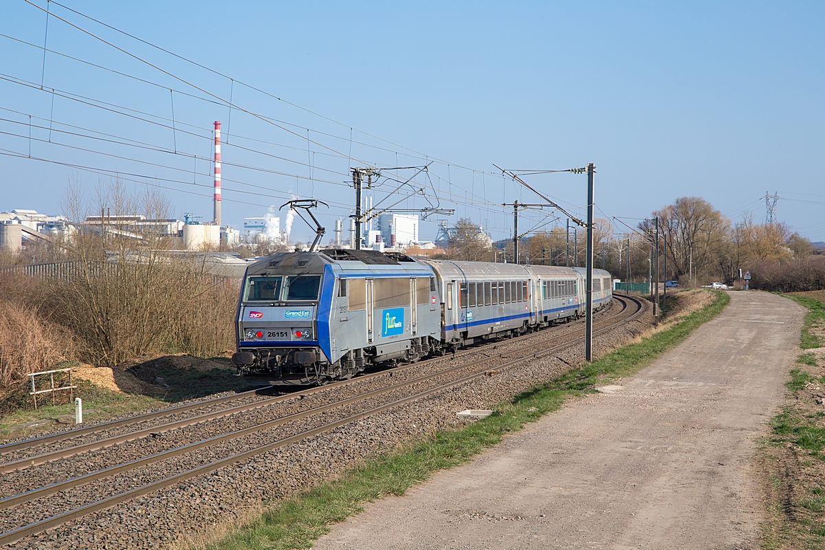  (20220324-160606_SNCF 26151_zw Laneuveville und Varangéville_TER 835023_Nancy-Strasbourg_b.jpg)