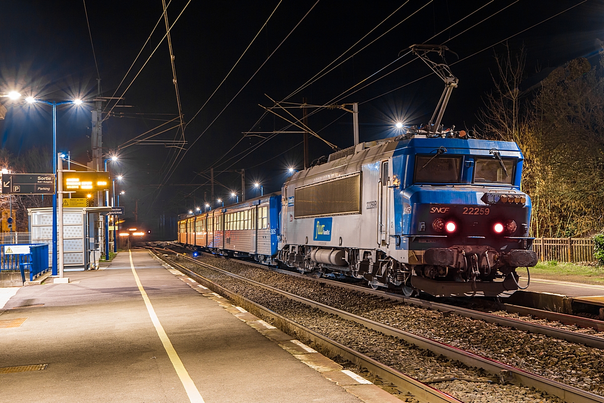  (20230210-193743_SNCF 22259_Hochfelden_TER 832035 _Saverne-Sélestat_Nachtaufnahme_m1.jpg)