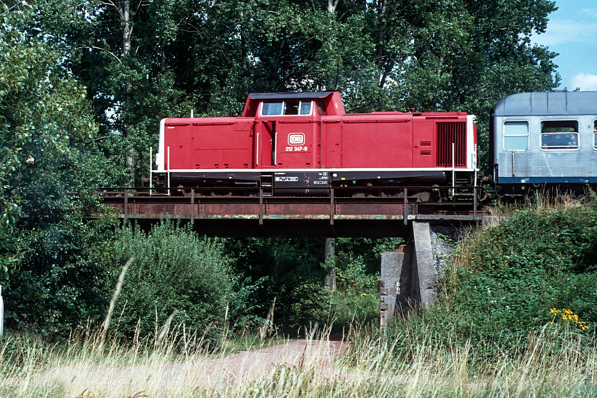  (19930718_58-33_212 347_zw Walpershofen und Heusweiler_Abschiedsfahrt Köllertalbahn_a.jpg)