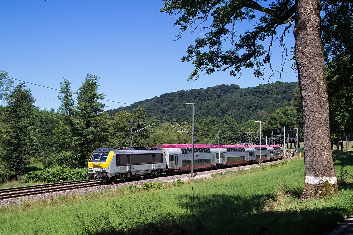  (20160807-123958_CFL 3017_km 42 zw Colmar-Berg und Cruchten_RE 3712_Luxembourg-Troisvierges_a.jpg)