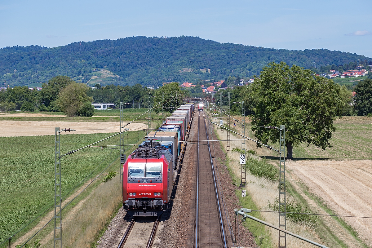  (20220712-143819_SBB 482 023_zw Lützelsachen und Ladenburg_DGS 40173_Antwerpen Noord - Chiasso_a.jpg)