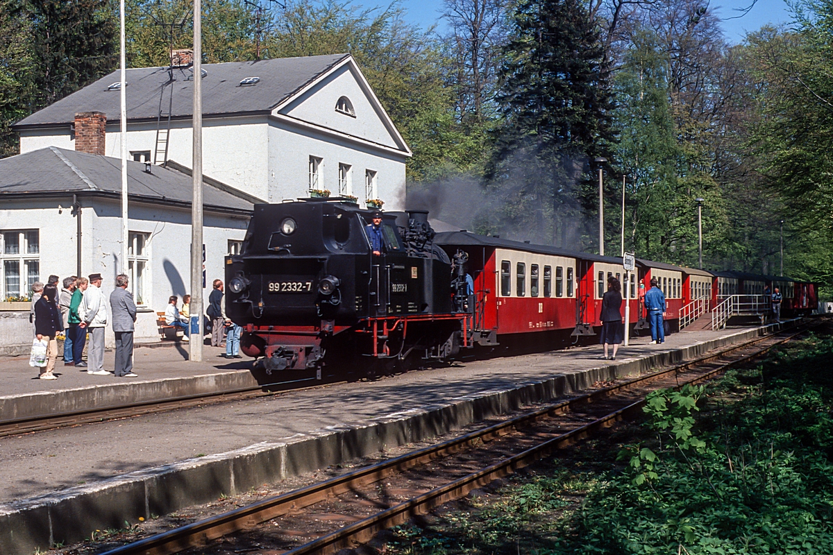  (19900430_54-24_DR 99 2332_Heiligendamm_P 14148_Bad Doberan - Kühlungsborn bLR-2.jpg)