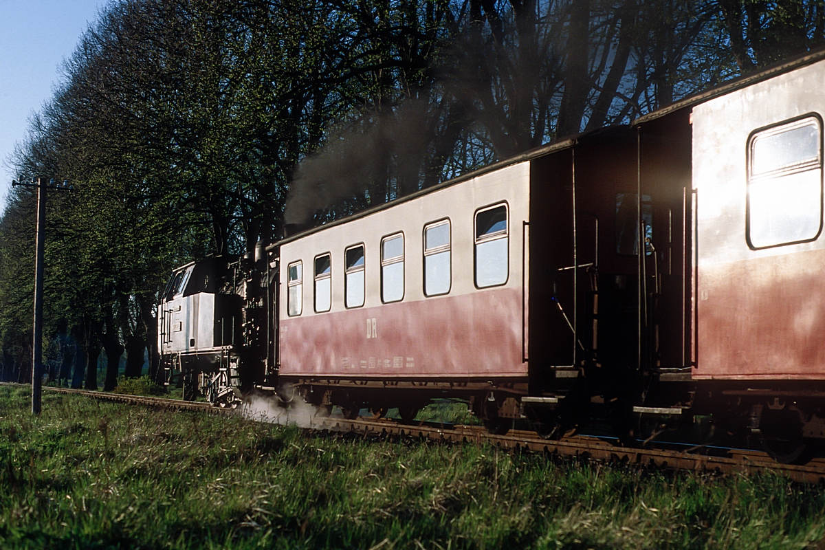  (19900430_54-41_DR 99 2332_zw Bad Doberan und Heiligendamm_P 14154_Bad Doberan - Kühlungsborn West_a.jpg)