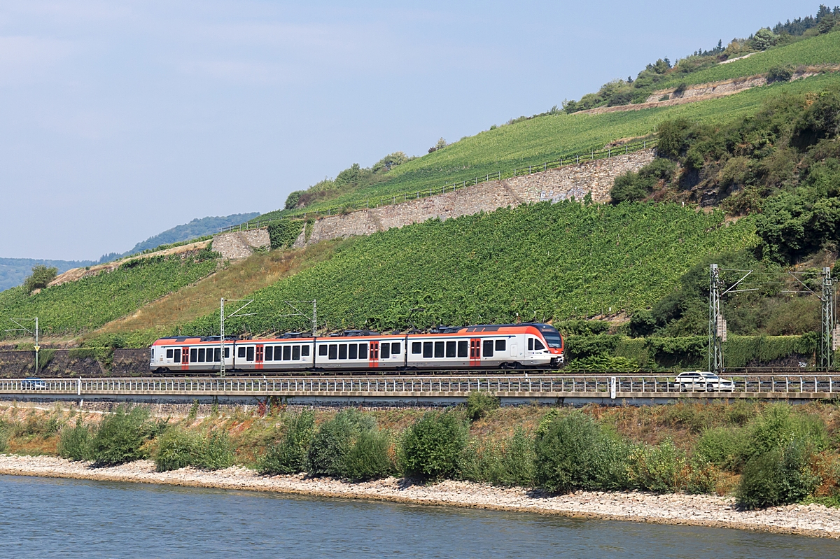  (20180817-115028_428 647_zw Lorch und Assmannshausen_RB 25015_Neuwied - Frankfurt Hbf_a.jpg)