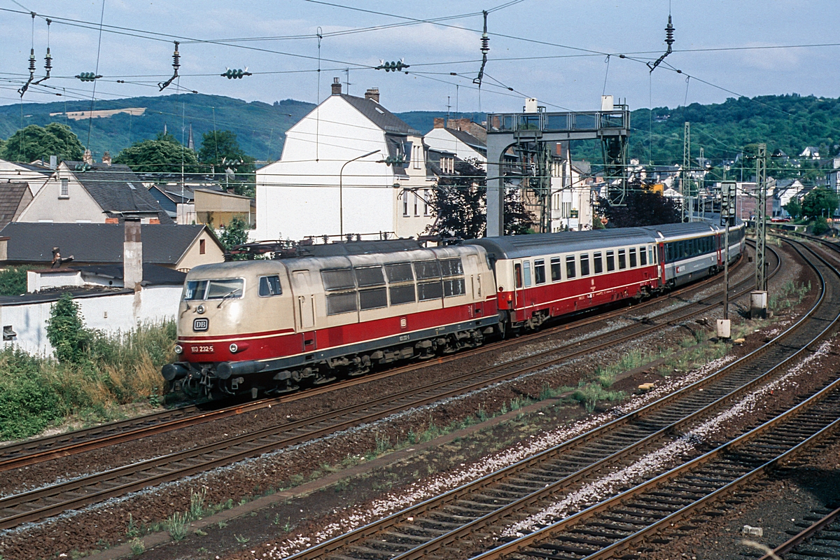  (19930620_57-33_103 232_Boppard_EC 104 Berner Oberland_Interlaken Ost-Amsterdam CS_a.jpg)