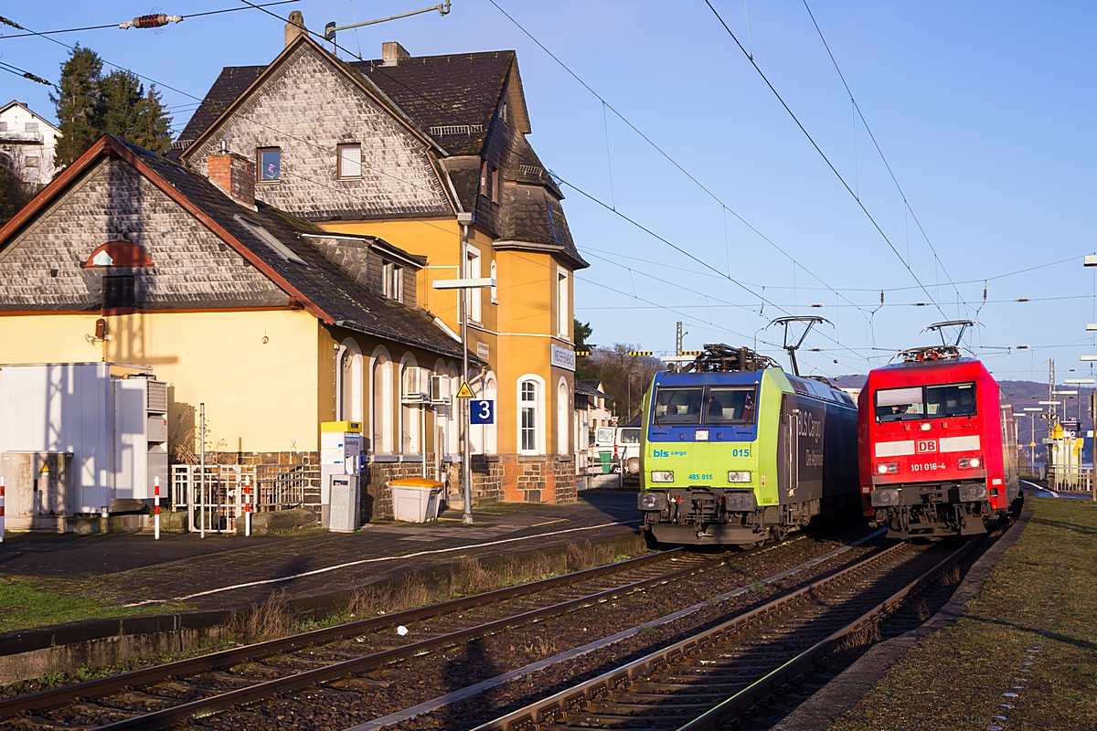  (20220223-081704_Niederheimbach_BLS 485 015_DGS 43751_Kaldenkirchen-Domodossola - 101 016_IC 2319_Münster Hbf - Stuttgart Hbf_am.jpg)