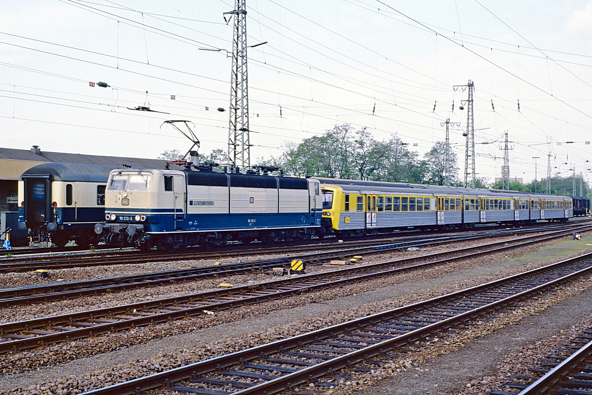  (55-50_19910603_181 212_Saarbrücken Hbf_b.jpg)