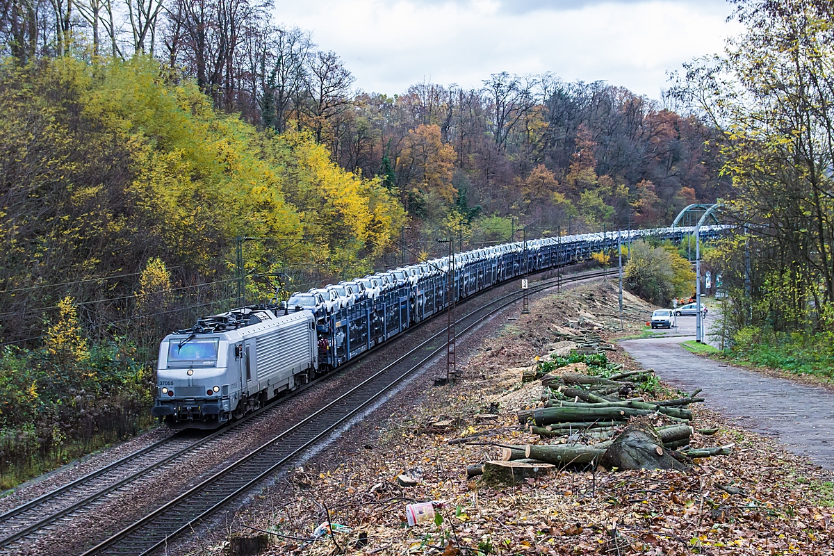  (20151111-135206_Akiem 37055_Saarbrücken_Dacia-Zug_a.jpg)