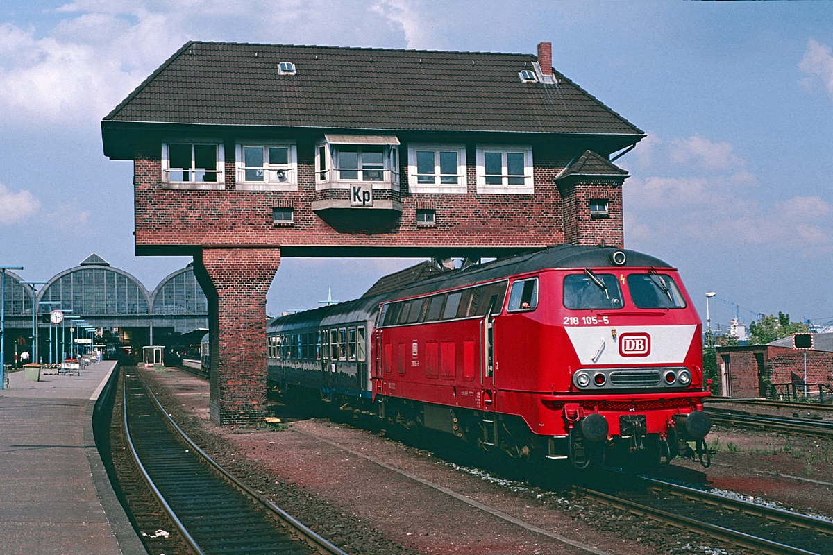  (52-41_19890817_218 105_Kiel Hbf_N 4636.jpg)