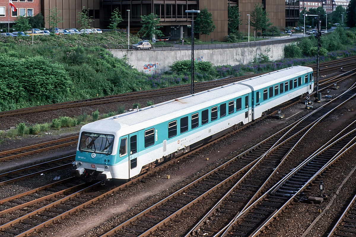  (19870625_41-42_628 202_Kiel Hbf_a.jpg)