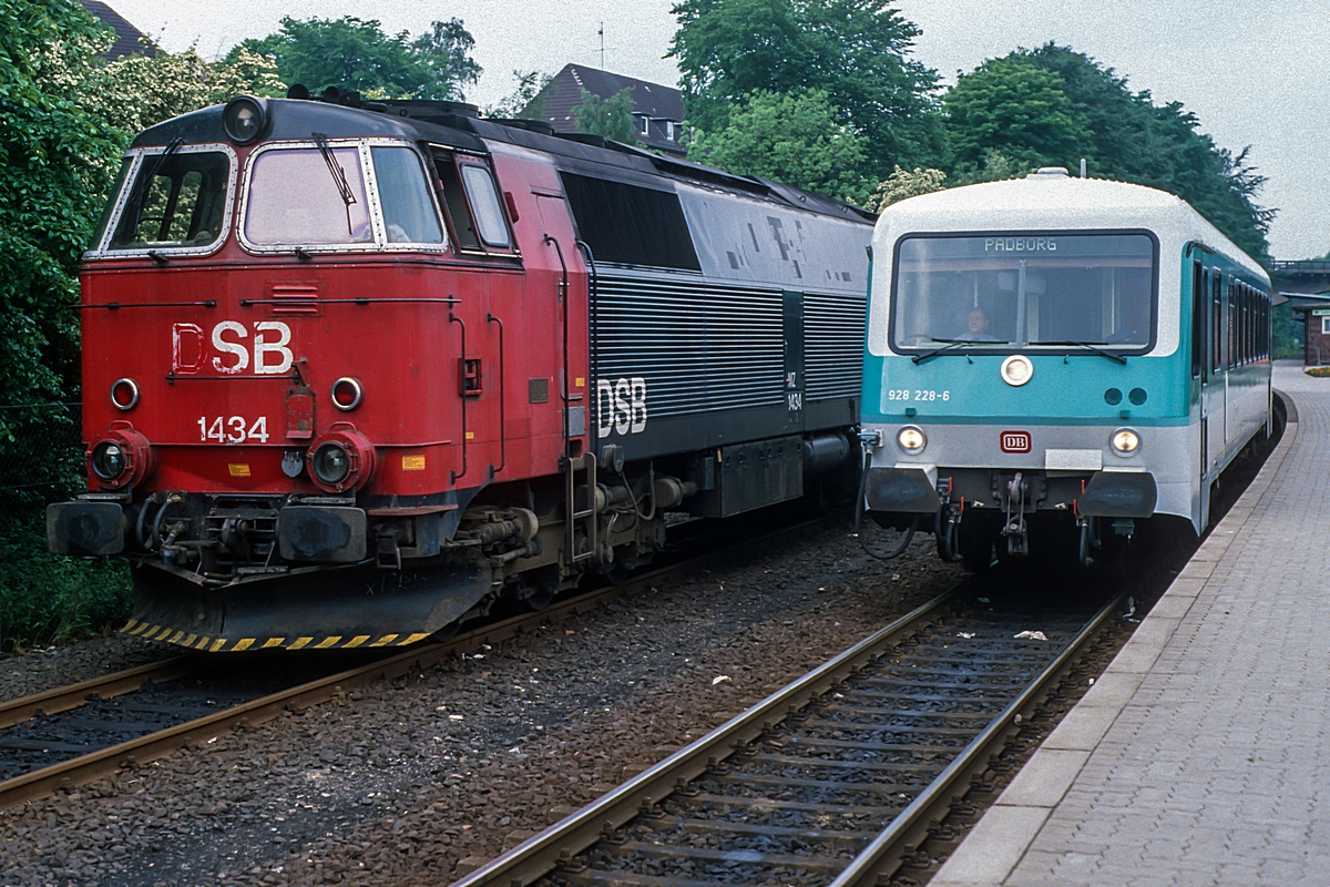  (19880603_47-32_928 228-DSB 1434_Flensburg_E 4371 nach Padborg_b.jpg)