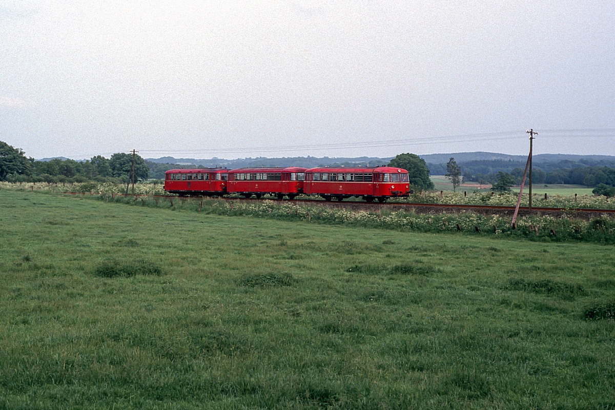  (19880603_47-40_998 892-998 097-798 777_zw Innien und Hohenwestedt_N 5168_Neumünster-Hohenwestedt_b.jpg)