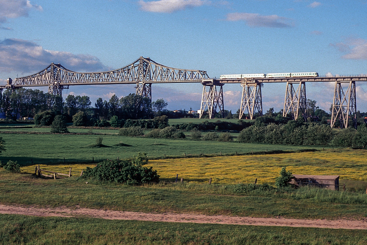  (19880605_48-09_628-628_Rendsburg_E 4437_Husum-Kiel_m.jpg)