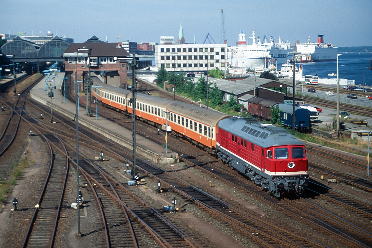  (19910729_56-05_DR 132 535_Kiel Hbf_LR.jpg)