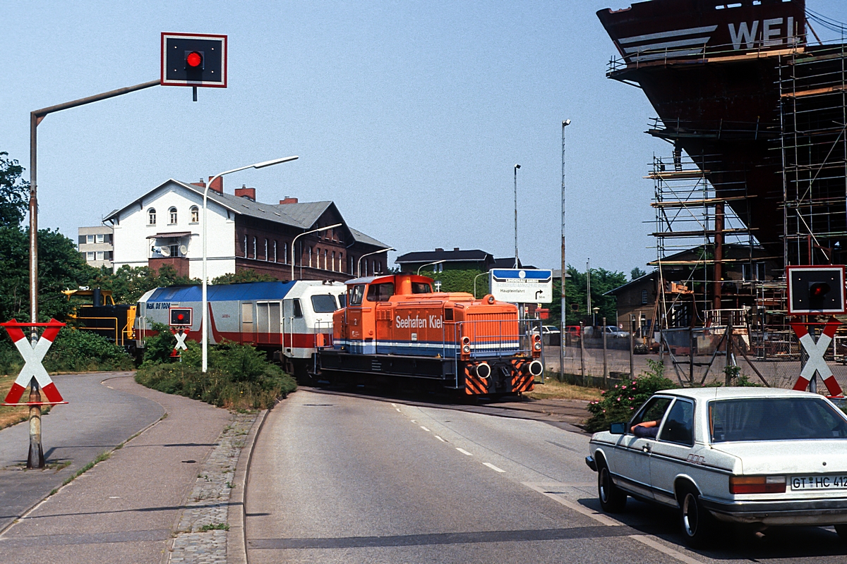  (58-03_Seehafen Kiel 2 - 240 003_Kiel_b.jpg)