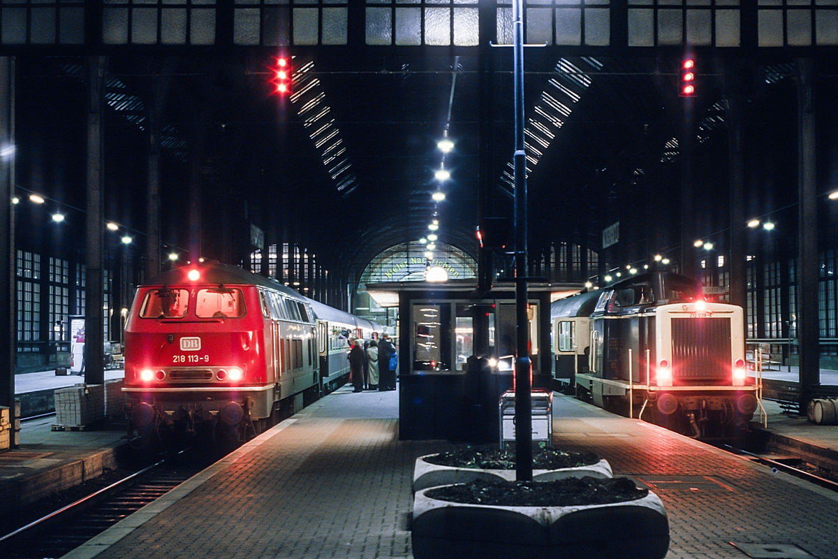  (19861123_40-15_218 113-212 038_Kiel Hbf_E 3557_Kiel-Neumünster - E 3787_Kiel-Lübeck_b.jpg)