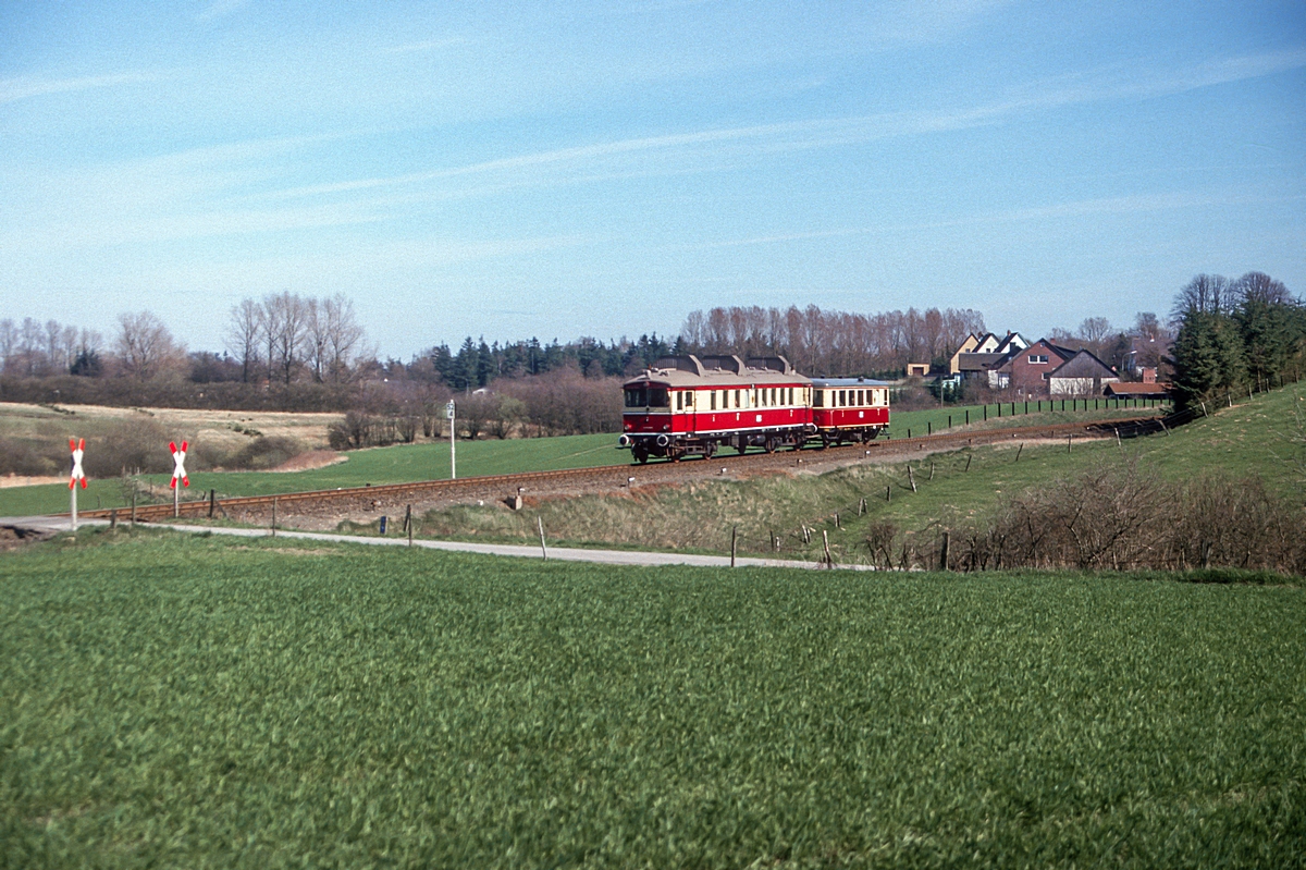  (19870426_40-33_BHE VT 175_Süderbrarup_b.jpg)