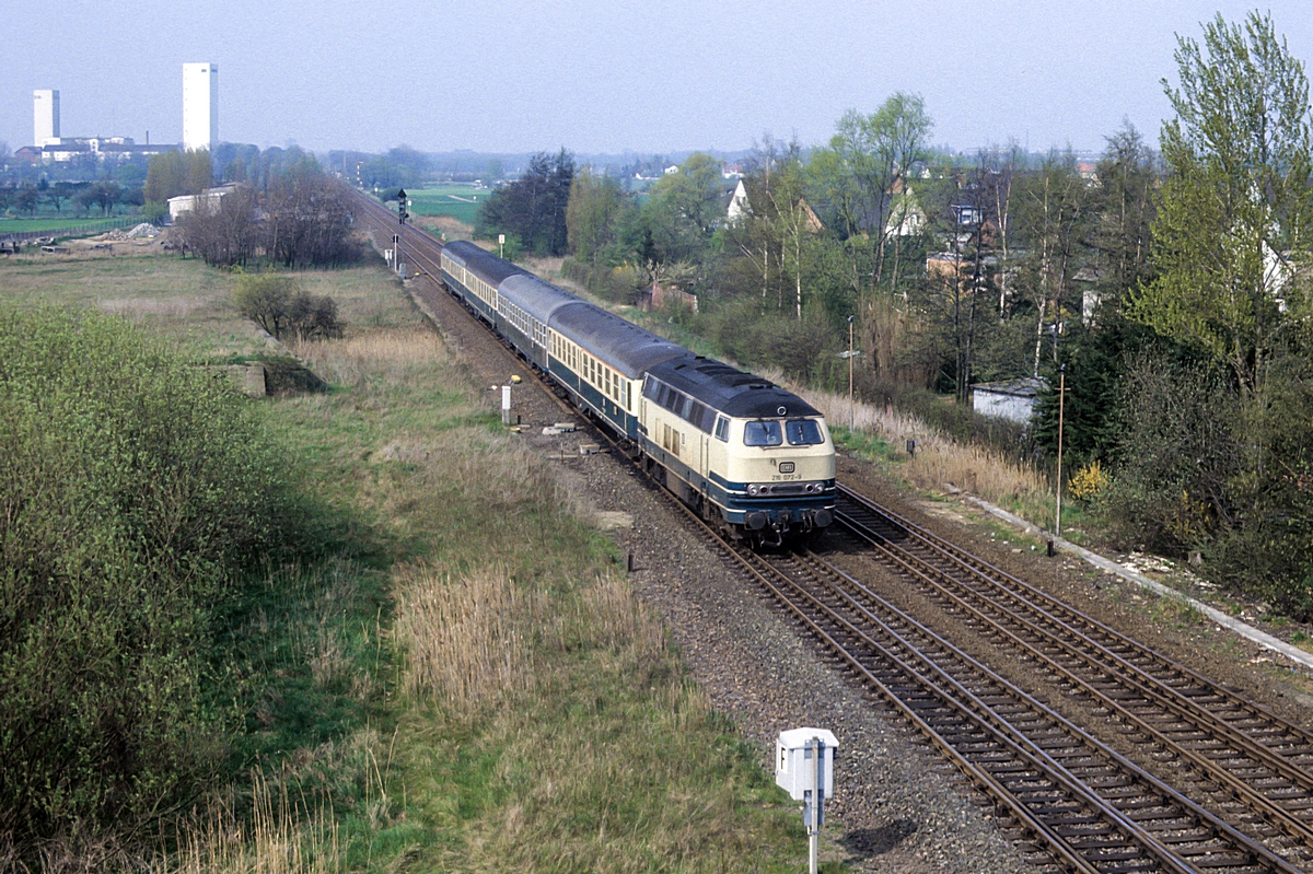  (19830423_26-22_216 072_Abzw Leiferde_E 2873_Flensburg - Bad Harzburg - Kreiensen_b.jpg)