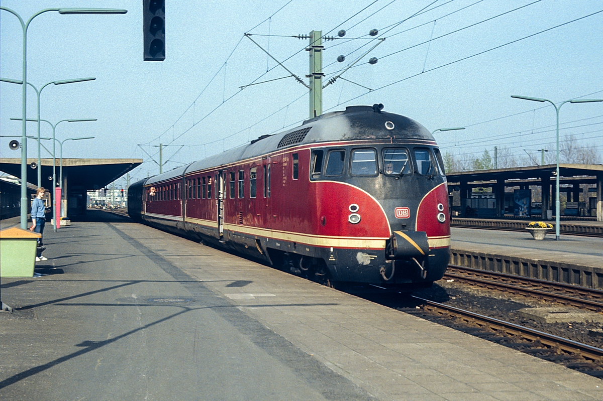  (19830423_26-23_612 502-913 012-913 601_Braunschweig Hbf_N 8272_Braunschweig-Derneburg_b.jpg)