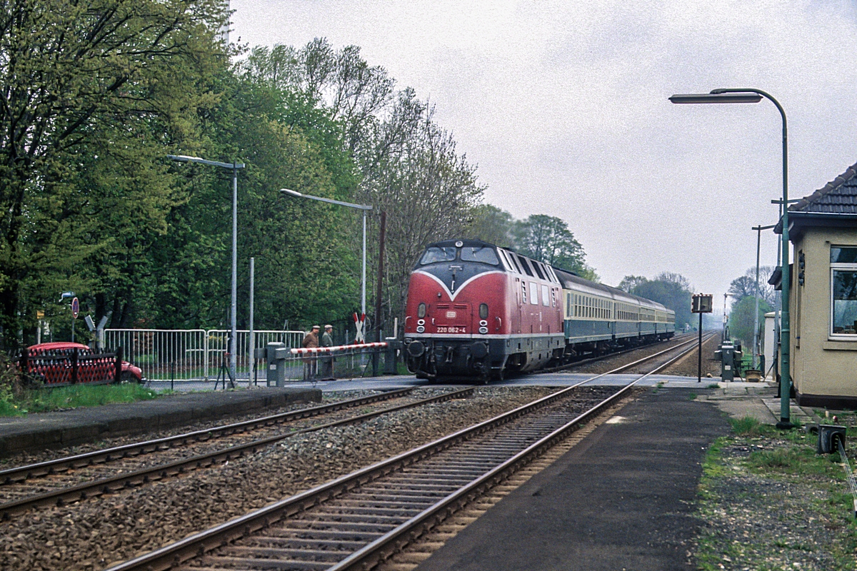  (19830424_26-28_220 062_Rüningen_D 2640_Braunschweig-Aachen_b.jpg)