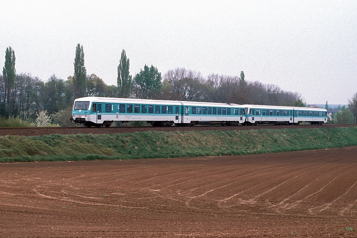  (19890421_51-02_928 303-928 264_zw Pfeddersheim und Monsheim_N 6875_Armsheim - Worms Hbf_a.jpg)