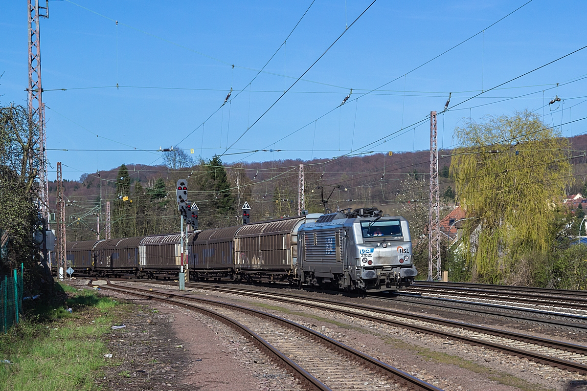  (20150412-173458_Akiem 37025_Dudweiler_a.jpg)